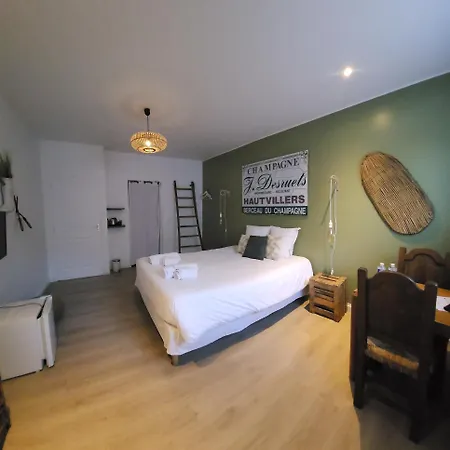 Chambres privées hyper-centre Epernay lit 160x200cm-2